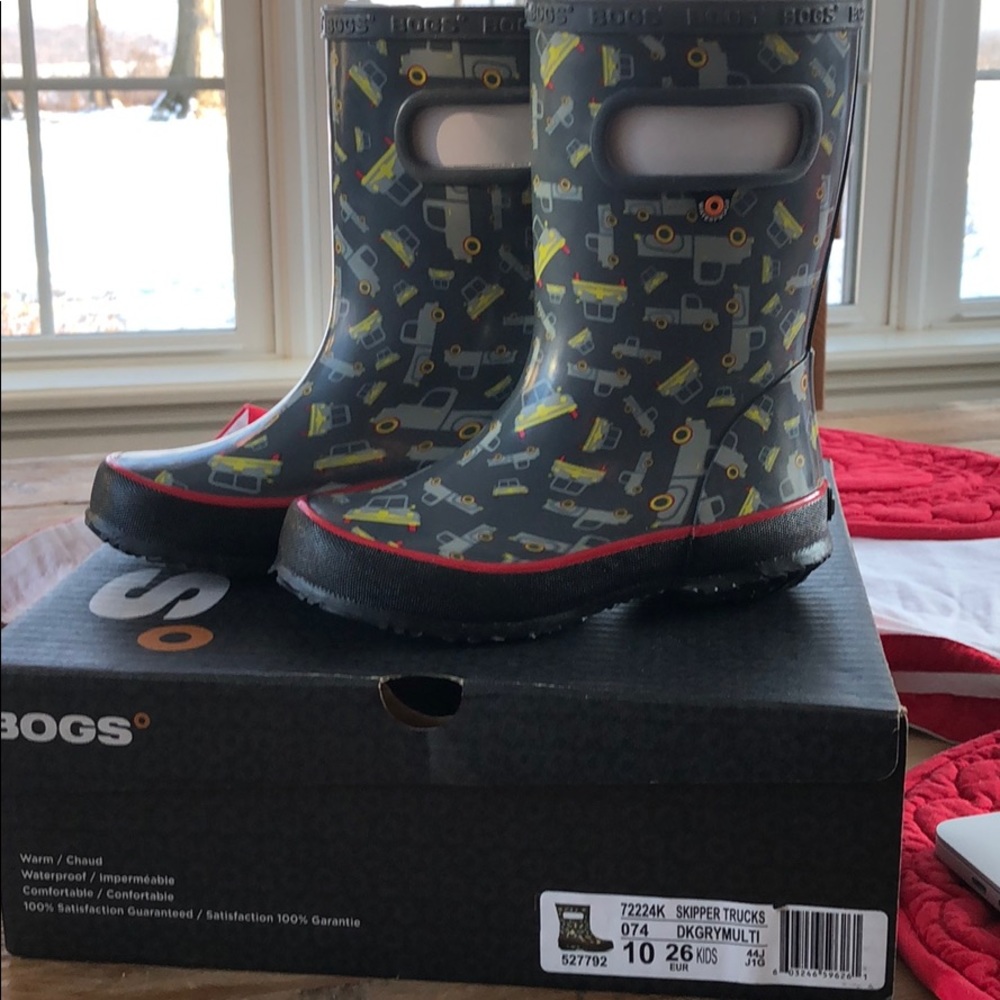 Brand new Size 10 kids BOGS waterproof boots.